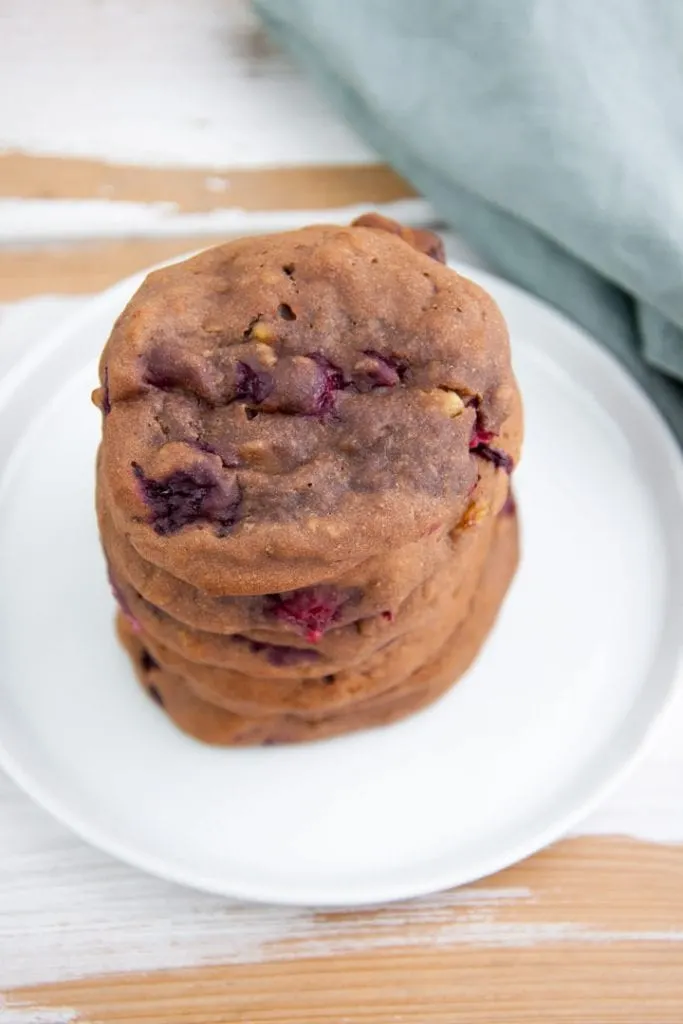 Sugar-Free Chocolate Cookies with Raspberries