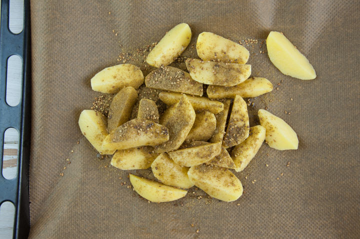 za'atar seasoning on wedges