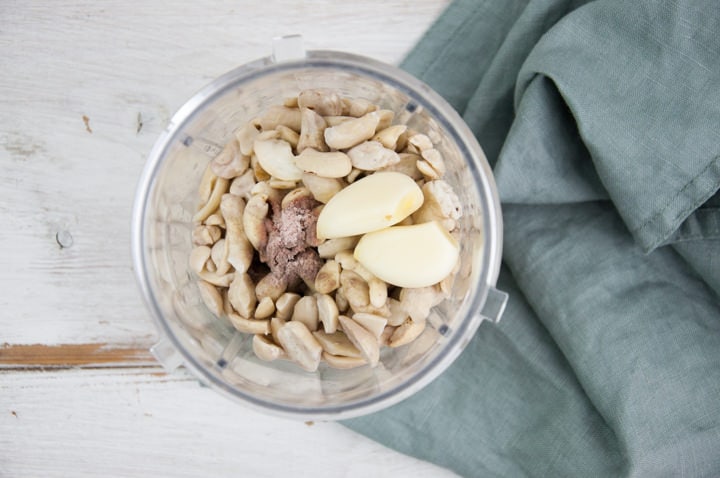 cashews, water, kala namak, lime juice and garlic in a blender