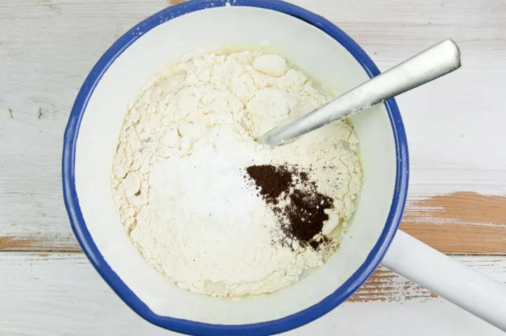 flour, baking powder, ground vanilla in a bowl