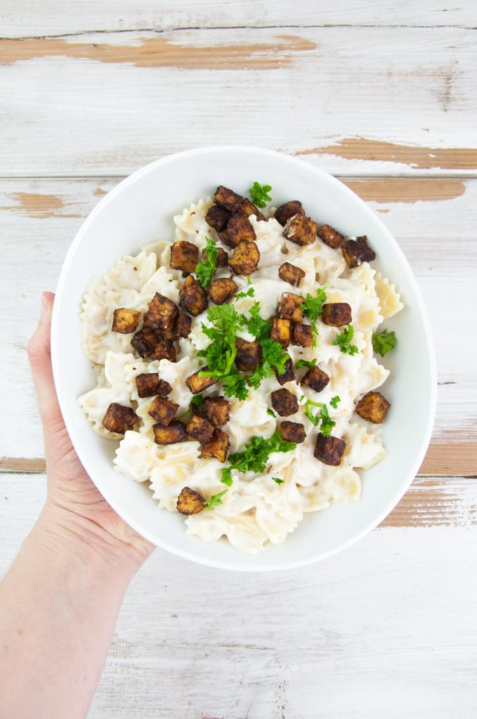 vegan carbonara with tempeh bits