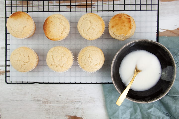 lemon muffins and lemon glaze