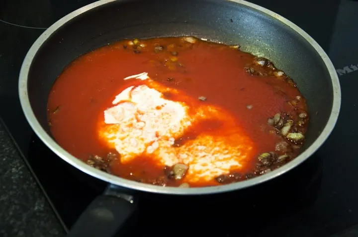 tomato puree and cashew cream