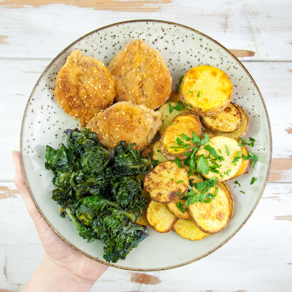 Kalettes, Schnitzel and oven-baked potato slices