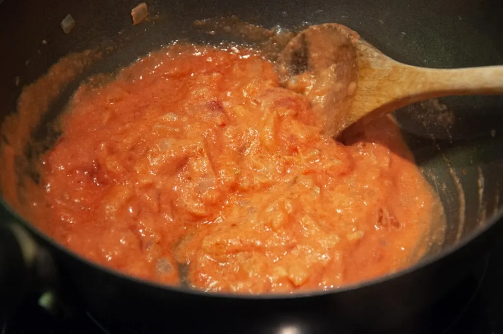 creamy tomato cashew curry