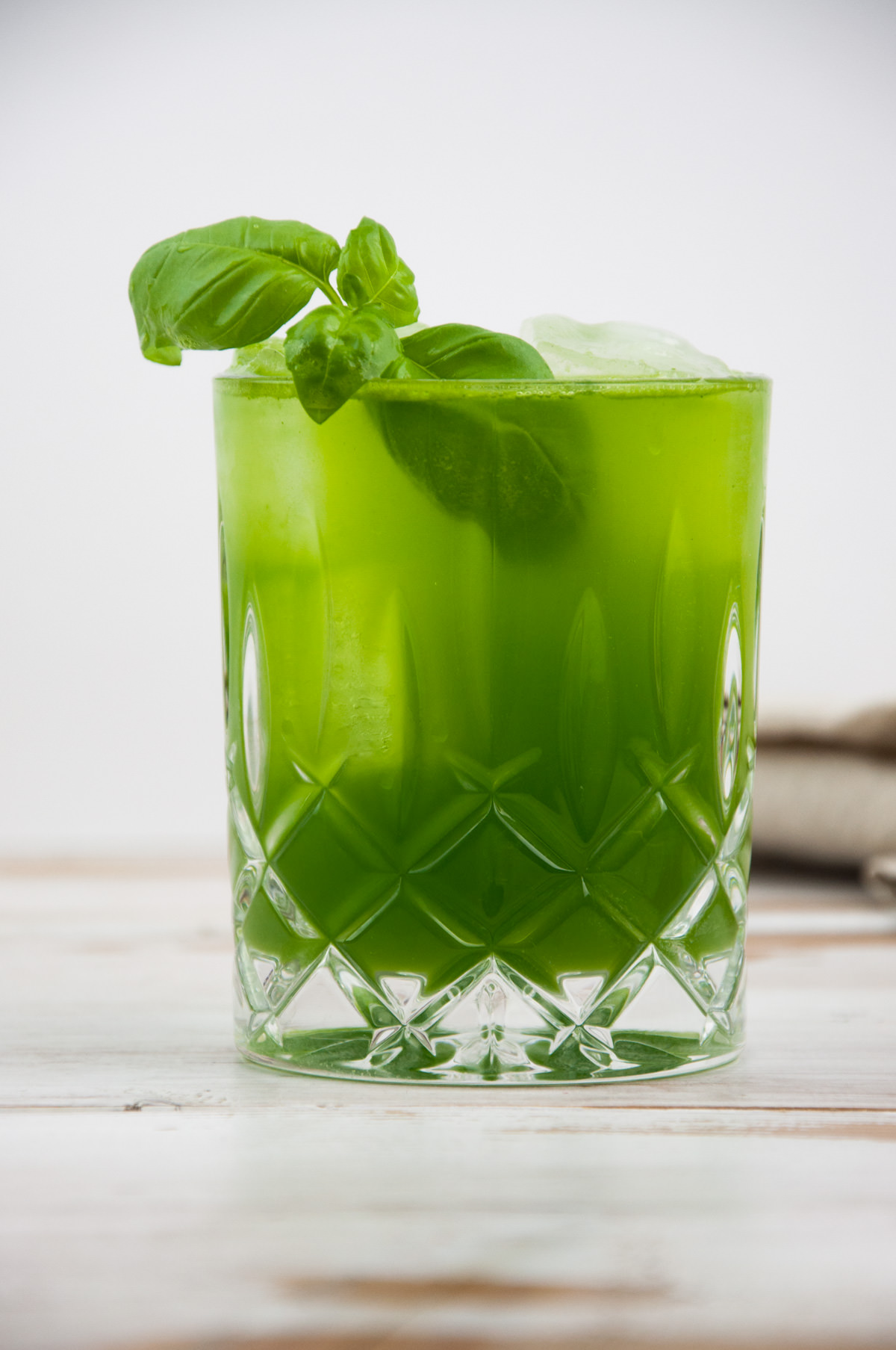 Gin Basil Smash Recipe - Elephantastic Vegan