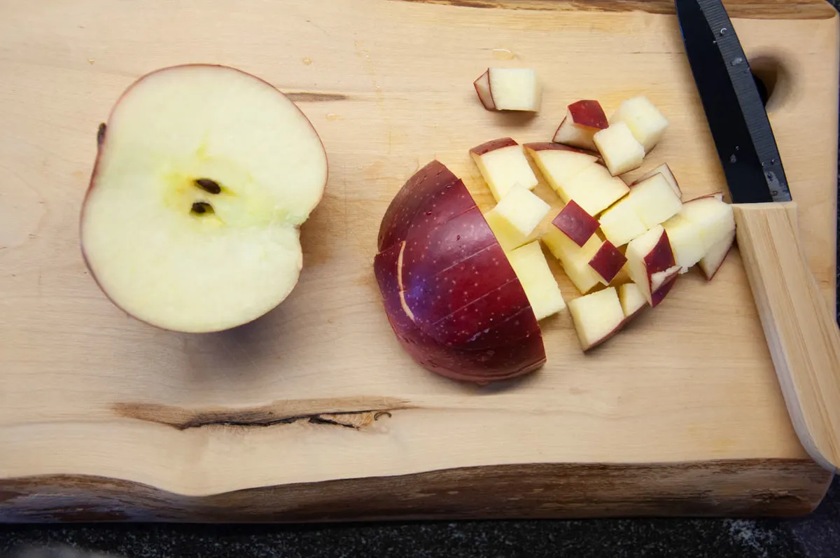 apple cut in chunks