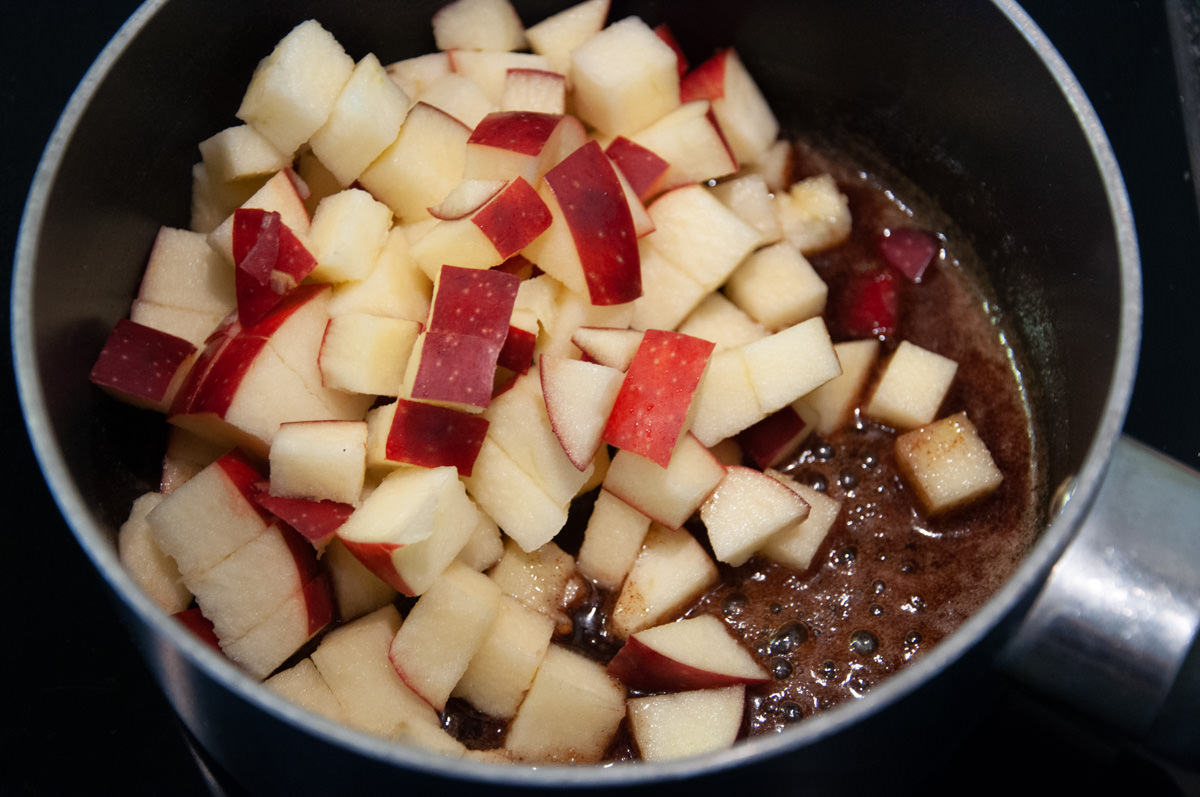 making stewed apples