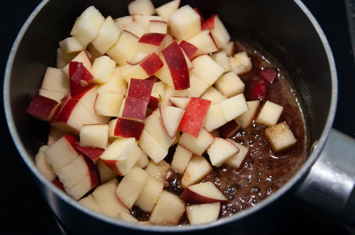 making stewed apples