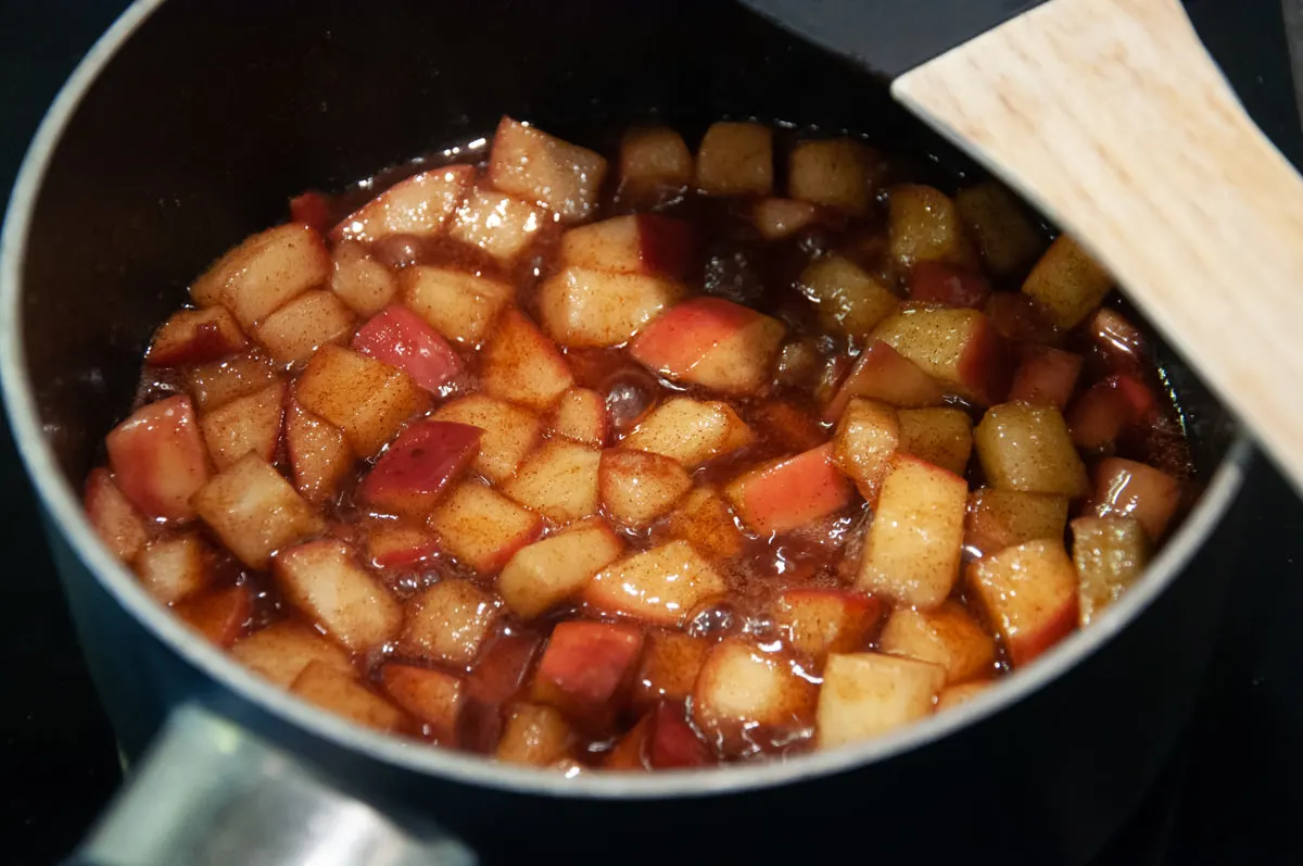 stewed apples in pot