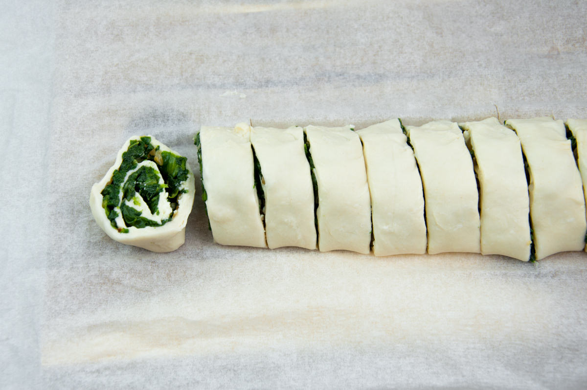 sliced spinach pinwheels