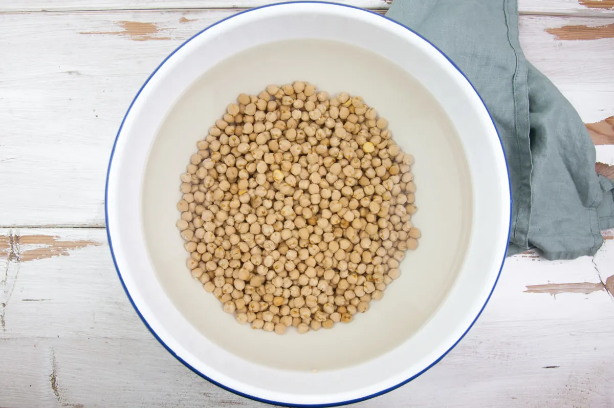 soaking chickpeas