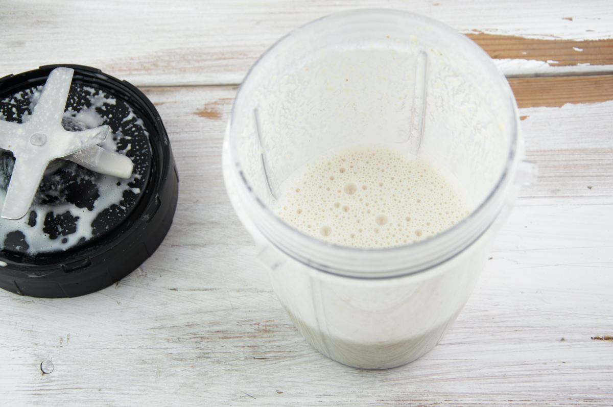 cashew cream in blender