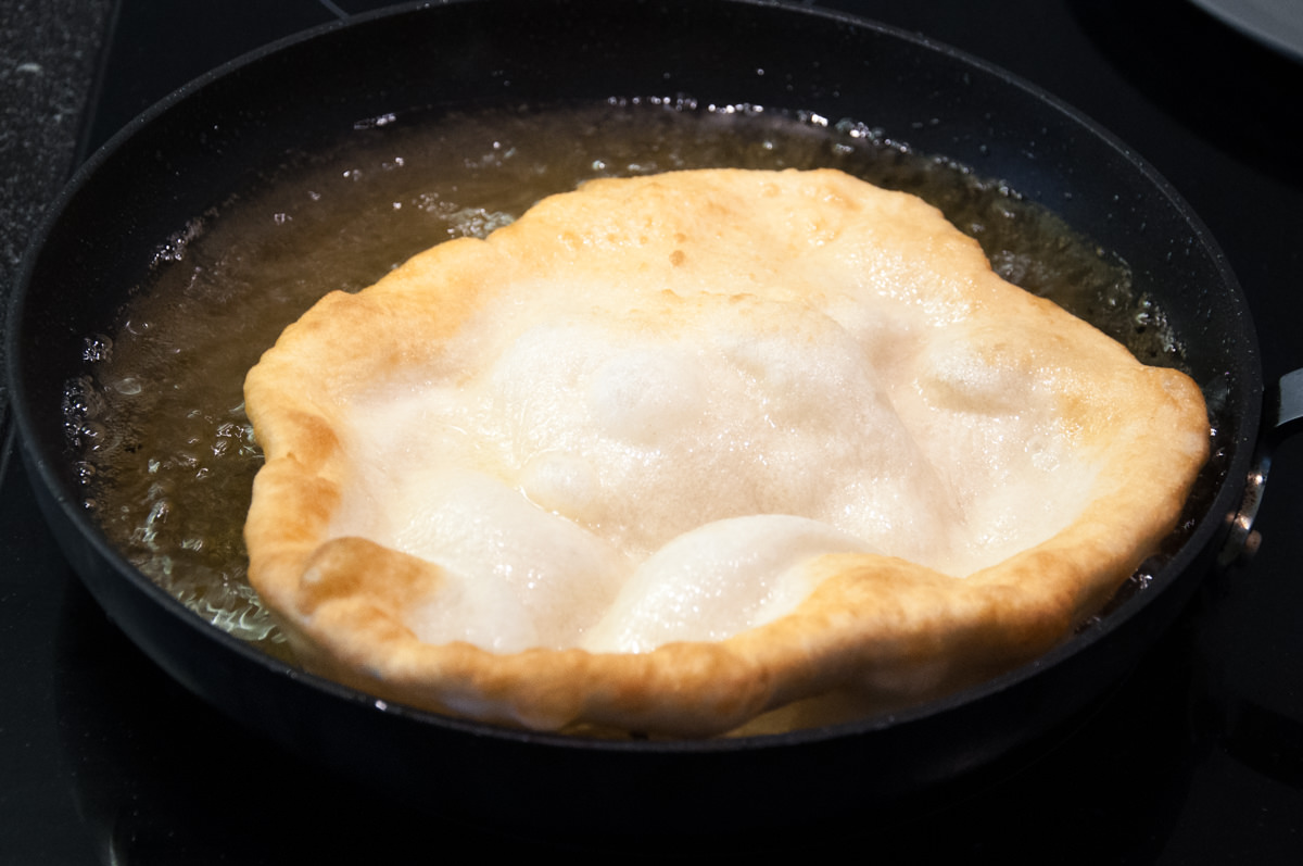 langos in hot oil