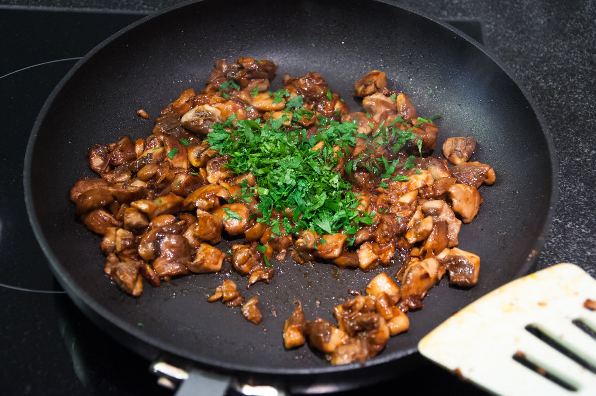 bbq mushrooms in pan with parsley