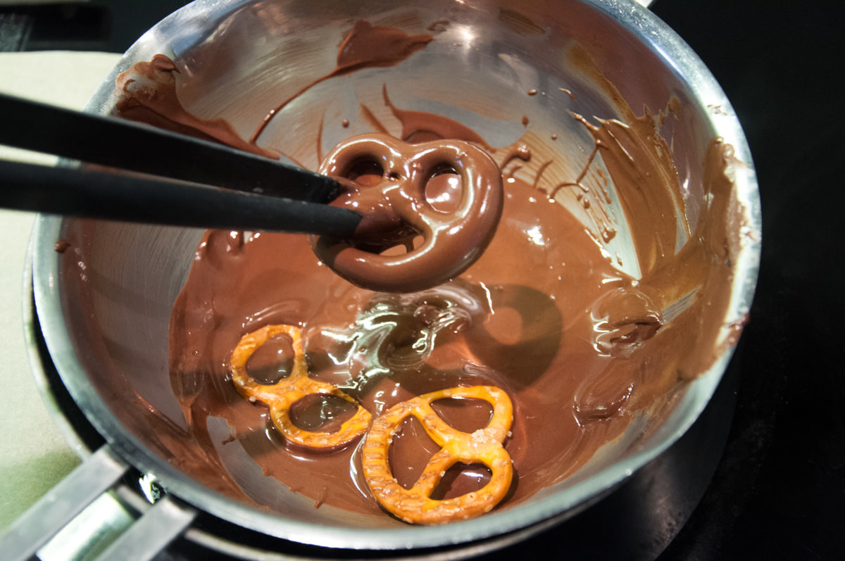 baby pretzels in chocolate