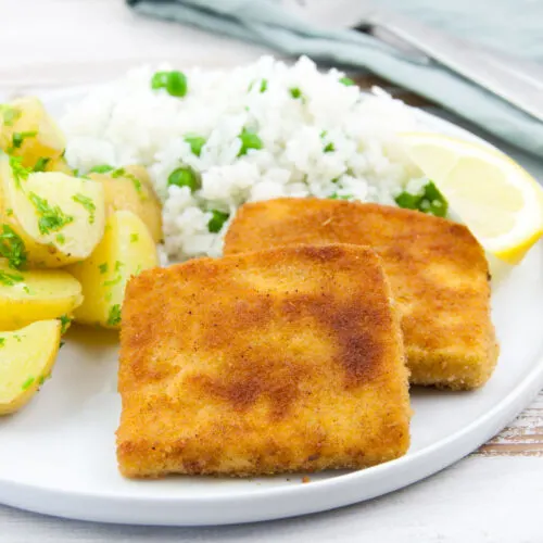 Tofu Schnitzel served with rice+peas and buttered parsley potatoes