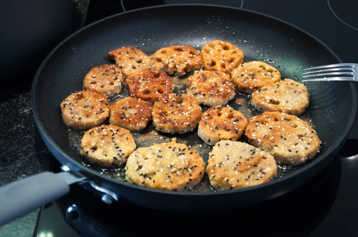 breaded lotus root frying in the pan