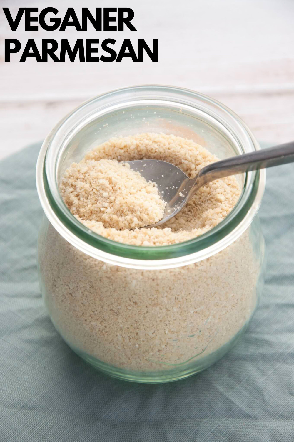 Veganer Parmesan aus Cashews